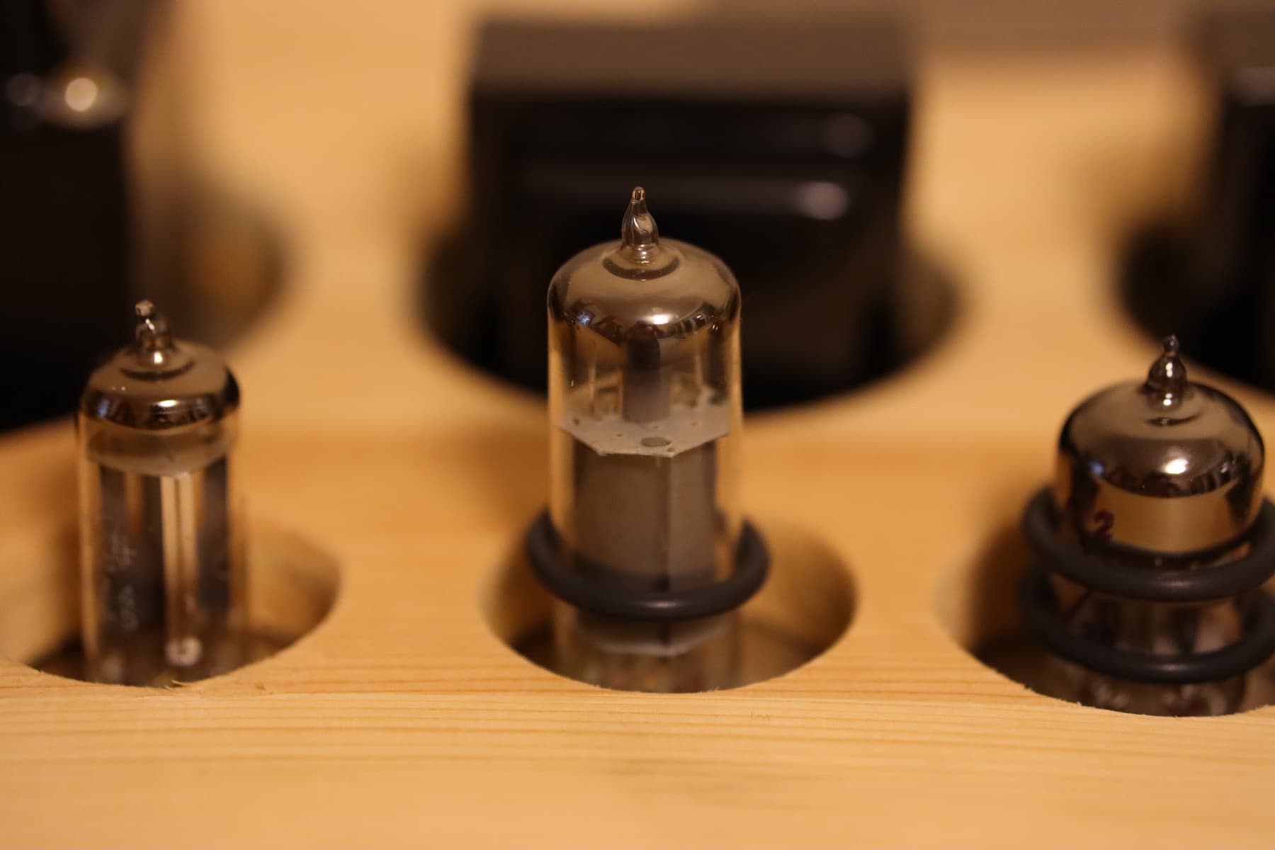 Vacuum tubes and wood top of PAGETT VX-1